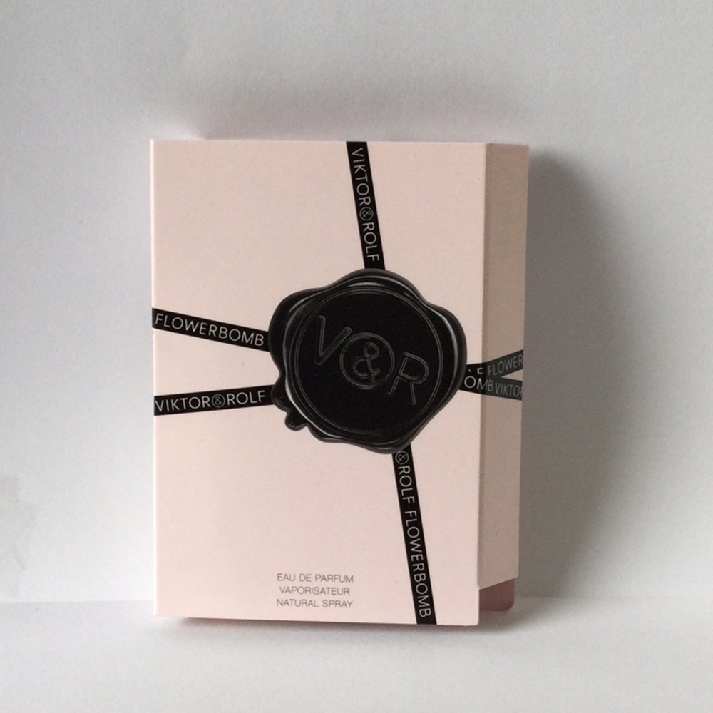 Victor and Rolf New Flower Bomb Sample, Travel Size